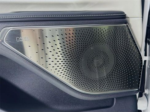 Used 2025 Lincoln Nautilus Reserve image 12