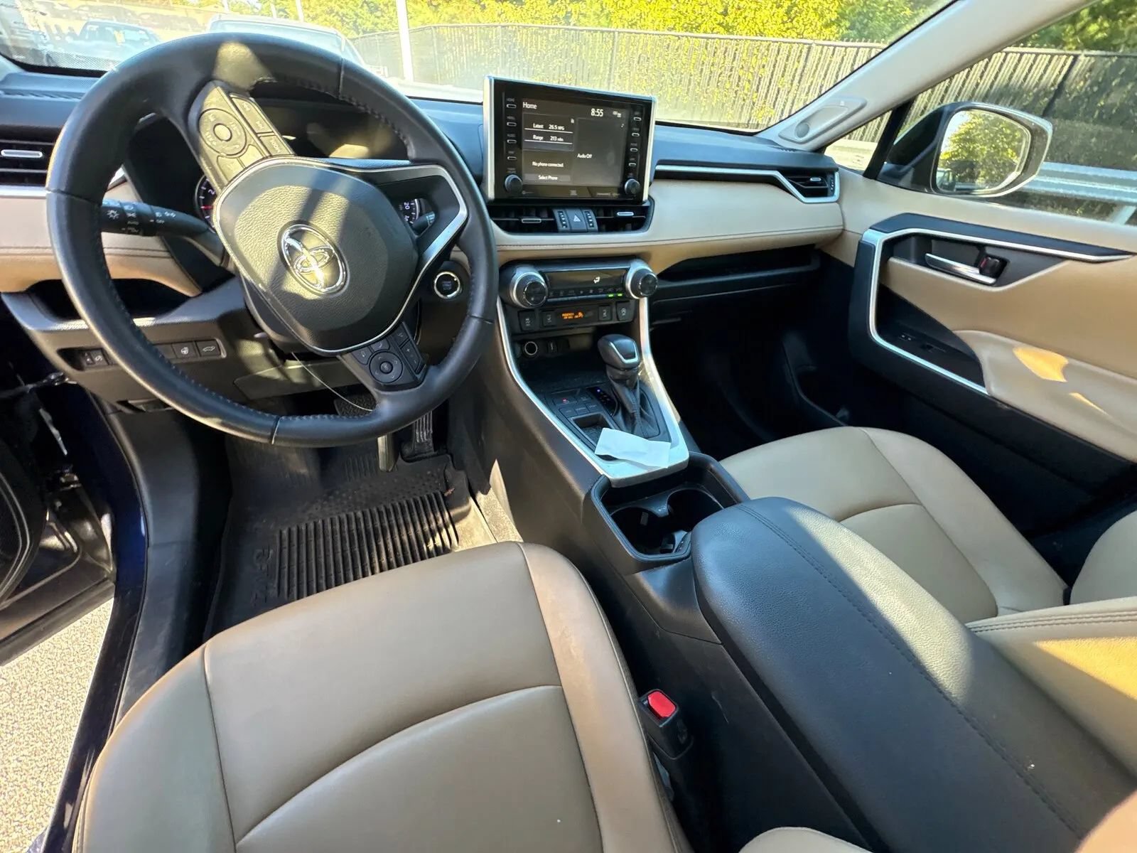 Used 2021 Toyota RAV4 XLE Premium FWD image 6