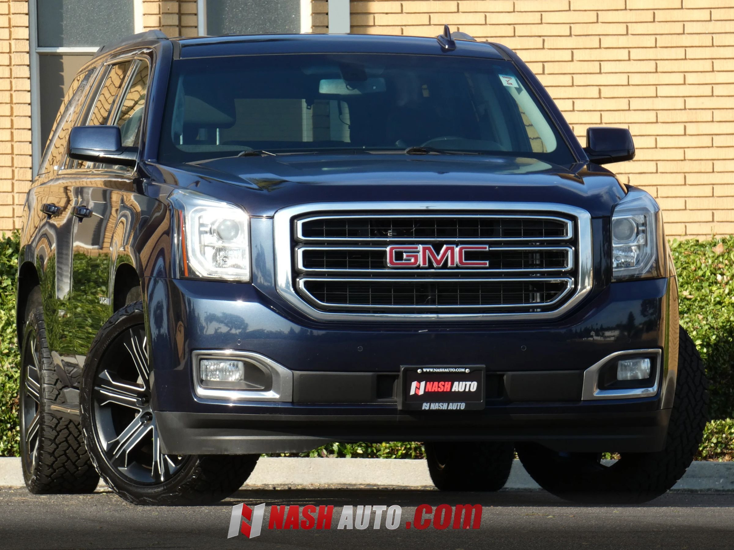 Used 2018 GMC Yukon SLE w/ Convenience Package AWD/4WD image 1