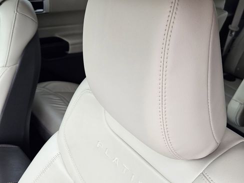 Used 2020 Ford Explorer Platinum w/ Premium Technology Package image 33