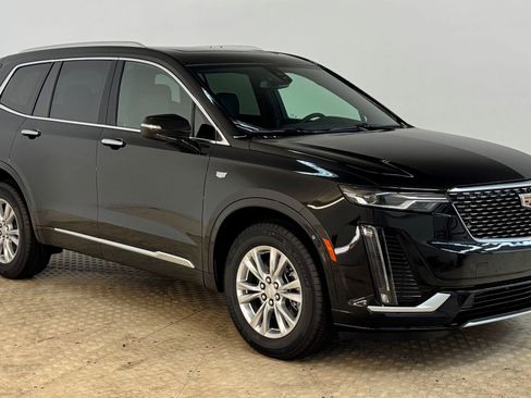 New 2025 Cadillac XT6 Luxury image 7