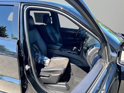 Used 2020 Jeep Grand Cherokee Altitude AWD/4WD image 8