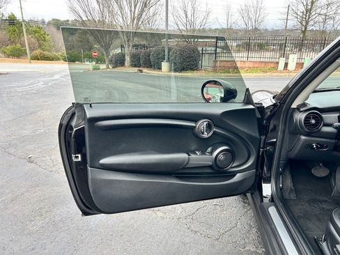 Used 2017 MINI Cooper 2-Door Hardtop image 15