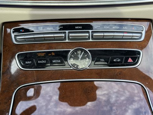 Certified 2019 Mercedes-Benz E 300 4MATIC image 30