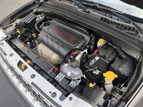 Used 2017 Jeep Renegade Limited image 30