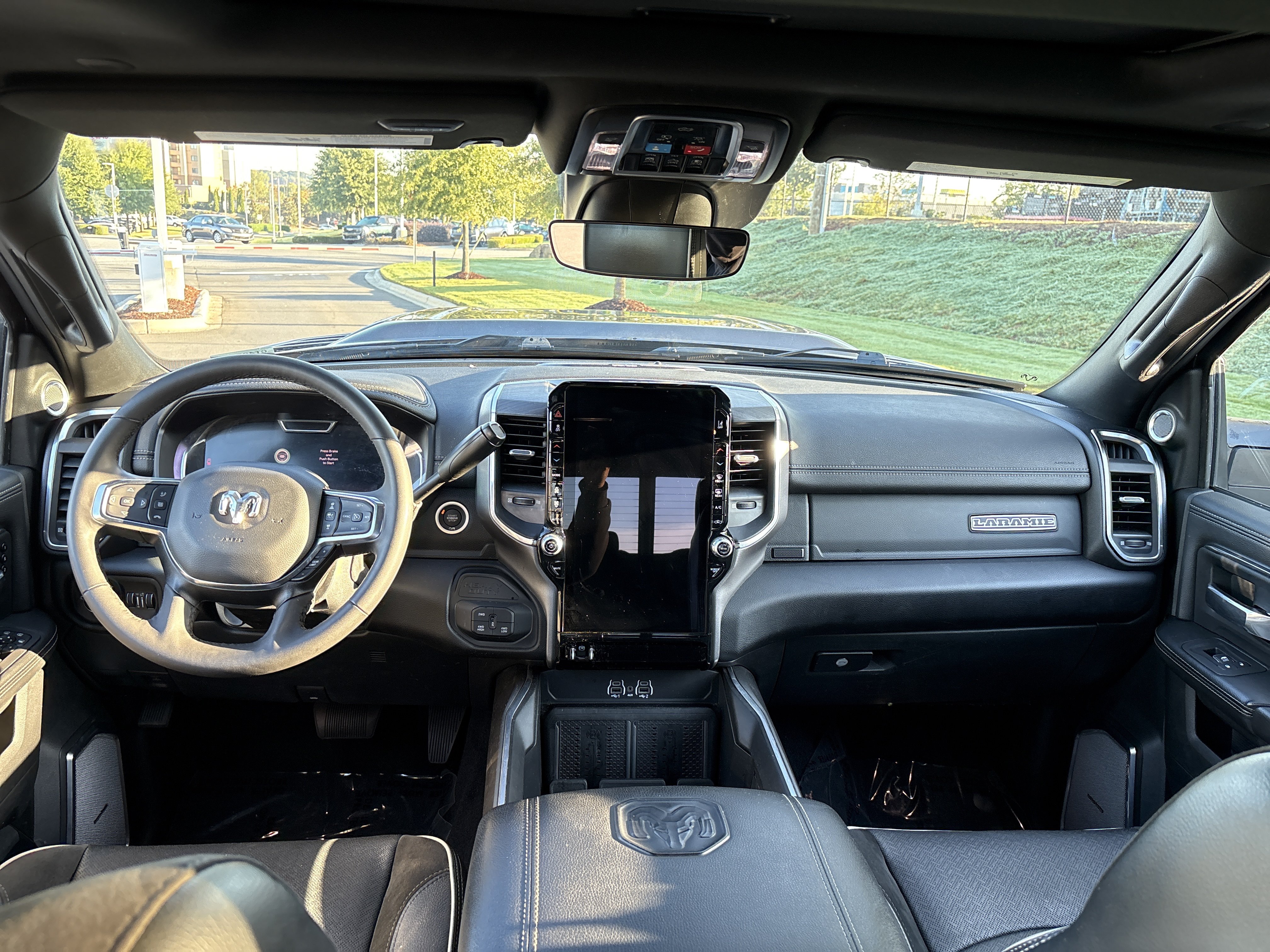 Used 2025 RAM 3500 Laramie AWD/4WD image 21