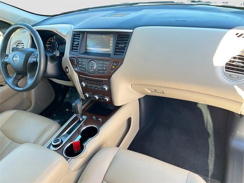 Used 2019 Nissan Pathfinder Platinum image 30