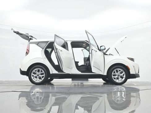 Used 2025 Kia Soul LX w/ LX Technology Package FWD image 44