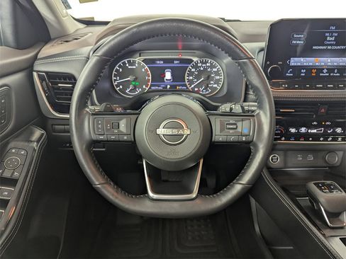 Used 2023 Nissan Rogue SL w/ SL Premium Package image 17