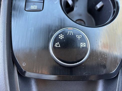 Used 2025 Nissan Rogue SV AWD/4WD image 27