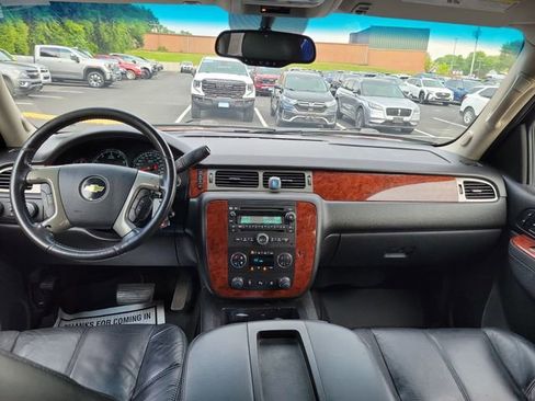 Used 2011 Chevrolet Suburban LT w/ Luxury Package image 10