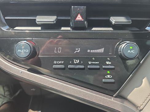 Used 2021 Toyota Camry SE FWD image 30