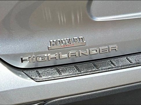 Used 2023 Toyota Highlander XLE image 31
