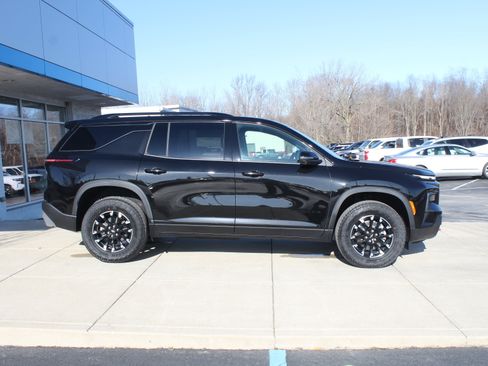 New 2026 Chevrolet Traverse Z71 w/ Driver Confidence Package image 3