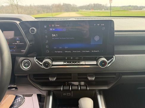 Used 2025 Chevrolet Colorado W/T w/ WT Convenience Package II image 33