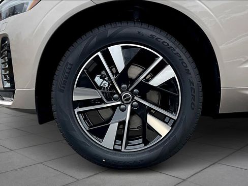 New 2026 Volvo XC60 B5 Core w/ Protection Package Premier image 16