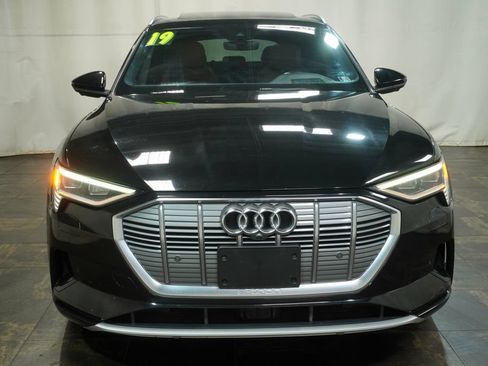 Used 2019 Audi e-tron Prestige w/ Prestige Package AWD/4WD image 8