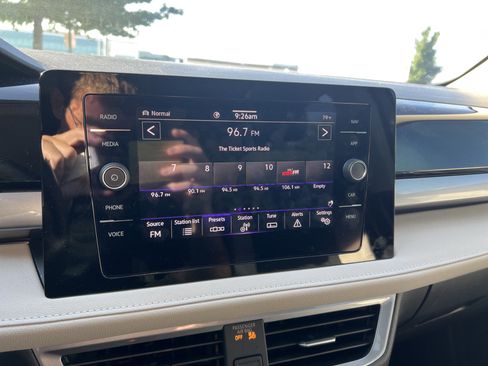 Certified 2025 Volkswagen Taos SEL image 22