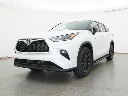 New 2026 Toyota Highlander AWD image 32