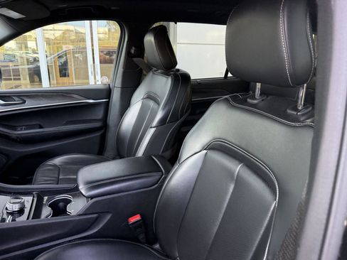 Used 2024 Jeep Grand Cherokee L Limited w/ Luxury Tech Group II image 12