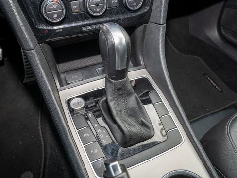 Used 2022 Volkswagen Passat 2.0T image 18