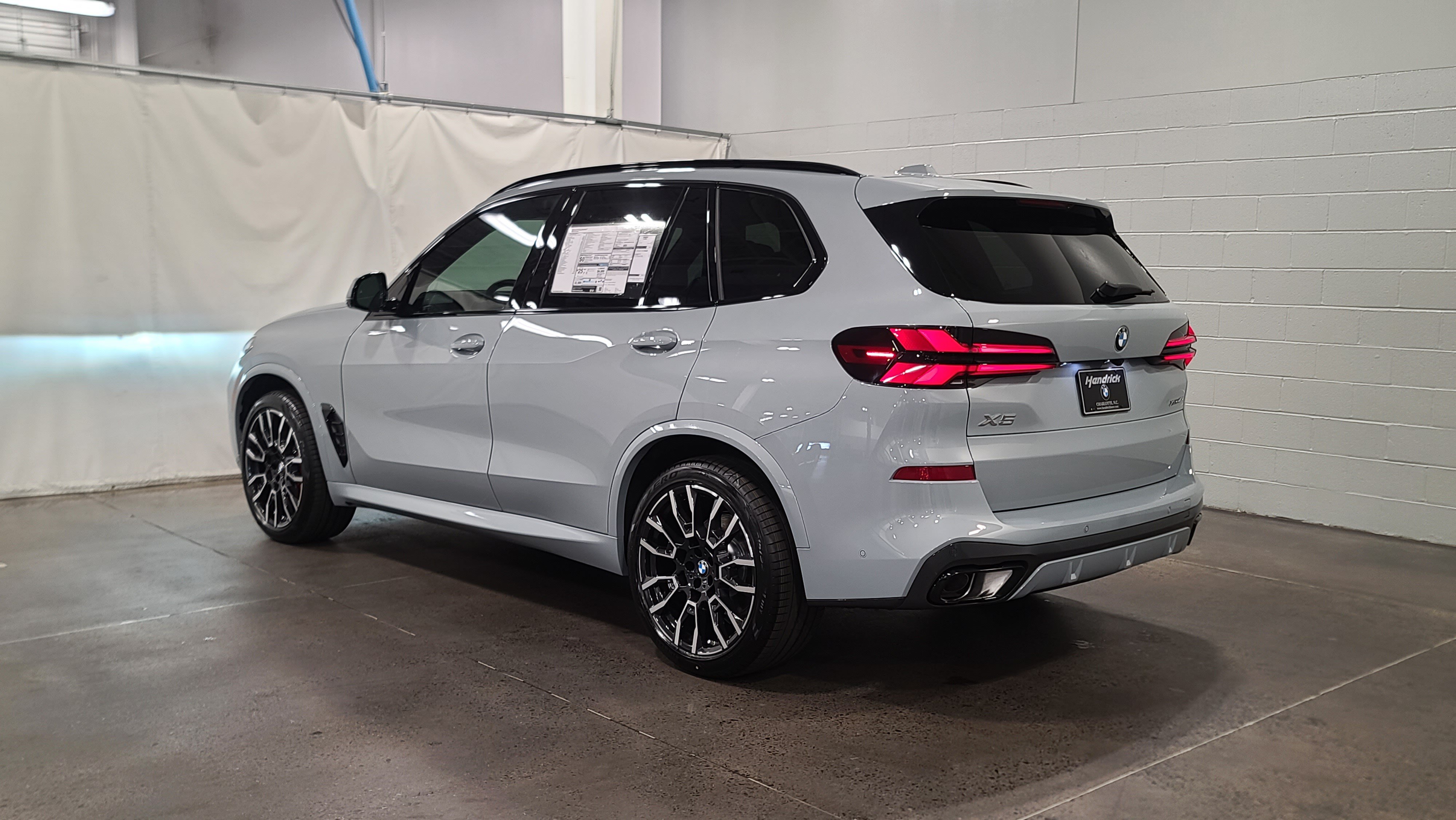 Used 2026 BMW X5 xDrive40i w/ M Sport Package AWD/4WD image 6