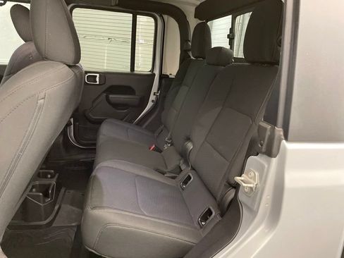 Certified 2023 Jeep Gladiator Sport AWD/4WD image 22