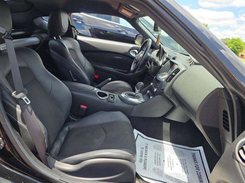 Used 2020 Nissan 370Z Touring Sport RWD image 4