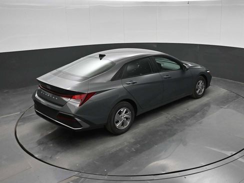 New 2026 Hyundai Elantra SE FWD image 29