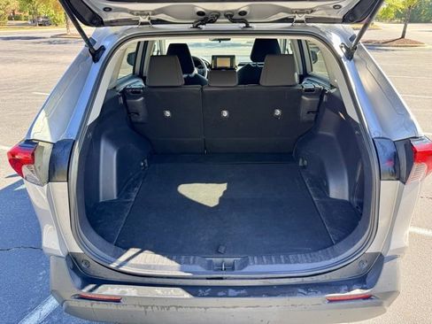 Used 2021 Toyota RAV4 LE image 17