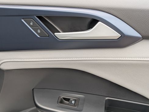 Used 2024 Volkswagen Taos SE w/ Panoramic Sunroof Package image 22