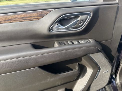 Used 2023 Chevrolet Suburban Premier image 20