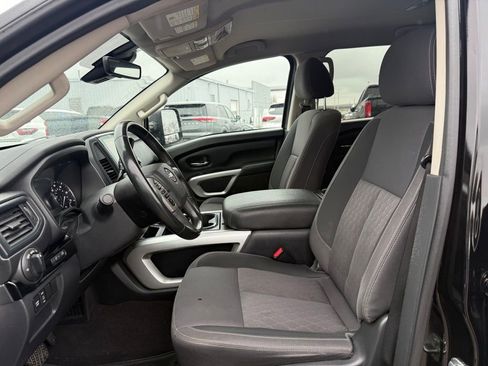Used 2023 Nissan Titan SV w/ SV Convenience Package image 5