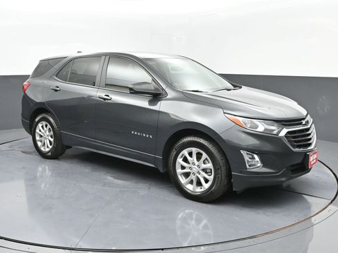 Used 2021 Chevrolet Equinox LS w/ LS Convenience Package image 2