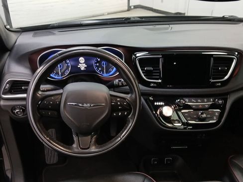 Used 2020 Chrysler Pacifica Limited image 14