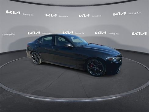 Used 2017 Alfa Romeo Giulia Ti w/ TI 19" Sport Package image 24