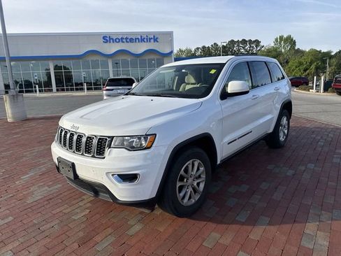 Used 2022 Jeep Grand Cherokee Laredo E image 1