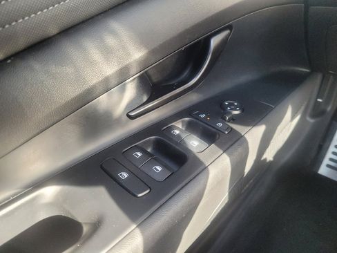 Used 2025 Hyundai Elantra Sport FWD image 27