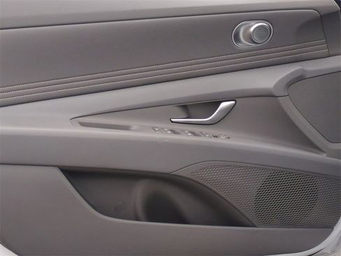 Certified 2025 Hyundai Elantra SEL image 10