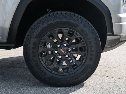 Used 2026 GMC Canyon Elevation image 12