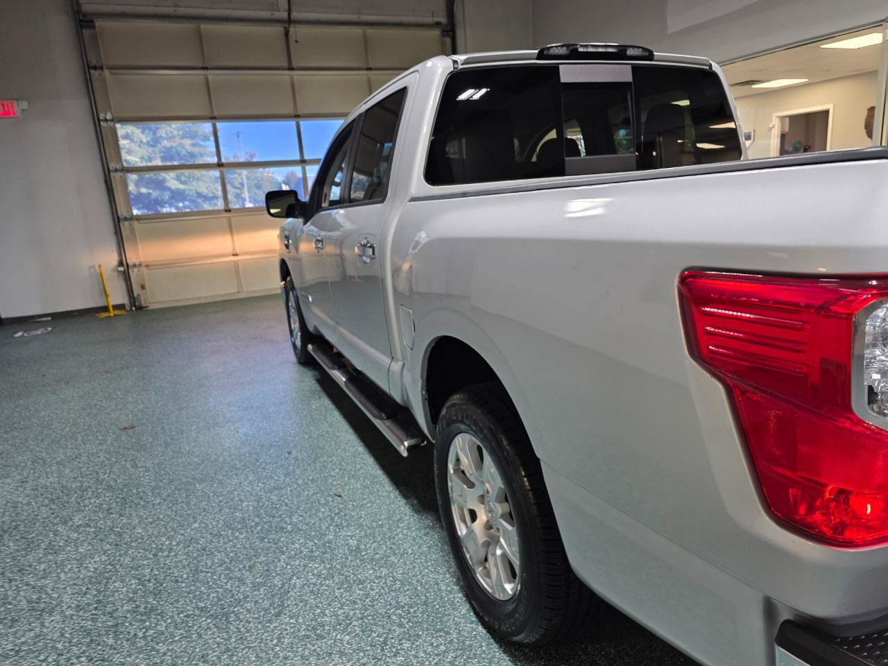 Used 2017 Nissan Titan SV RWD image 10