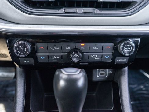 Used 2023 Jeep Compass Limited w/ Sun and Sound Group AWD/4WD image 20