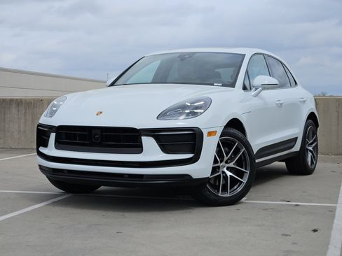 Certified 2025 Porsche Macan image 1