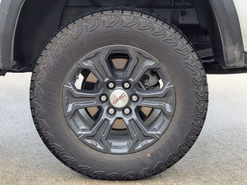 Used 2024 GMC Canyon Elevation image 11