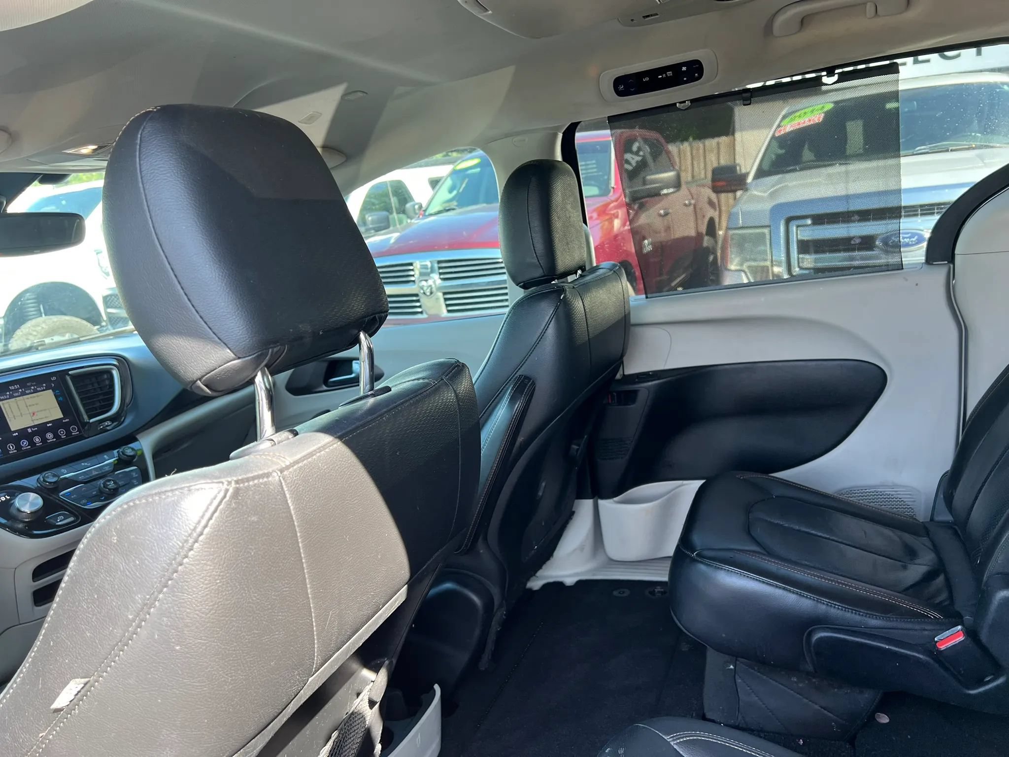 Used 2018 Chrysler Pacifica Touring-L FWD image 11