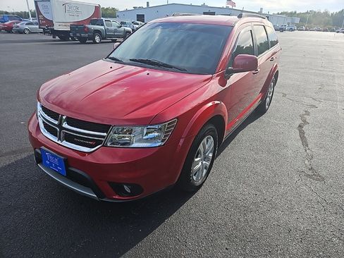 Used 2019 Dodge Journey SE image 3
