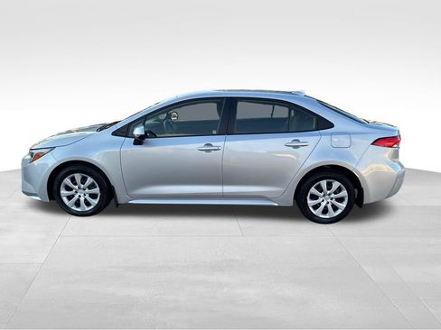 Used 2025 Toyota Corolla LE FWD image 2