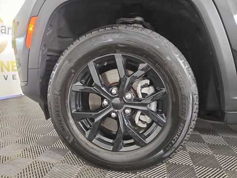 Used 2025 Jeep Grand Cherokee L Altitude AWD/4WD image 37