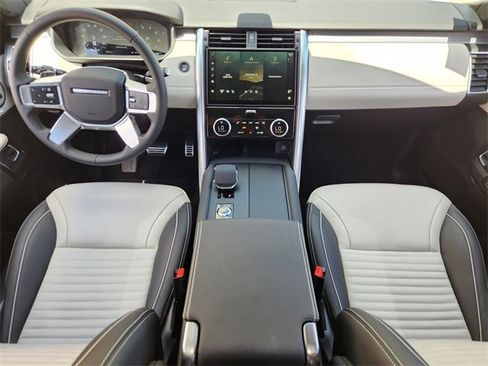 Used 2024 Land Rover Discovery Dynamic SE image 24