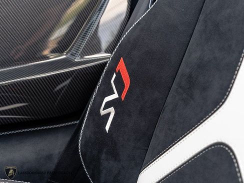 Used 2021 Lamborghini Aventador SVJ AWD/4WD image 37